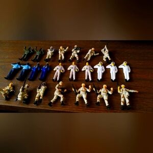 Action Figure Set- Multicolor vintage tommy army navy airforce set of #24 figure